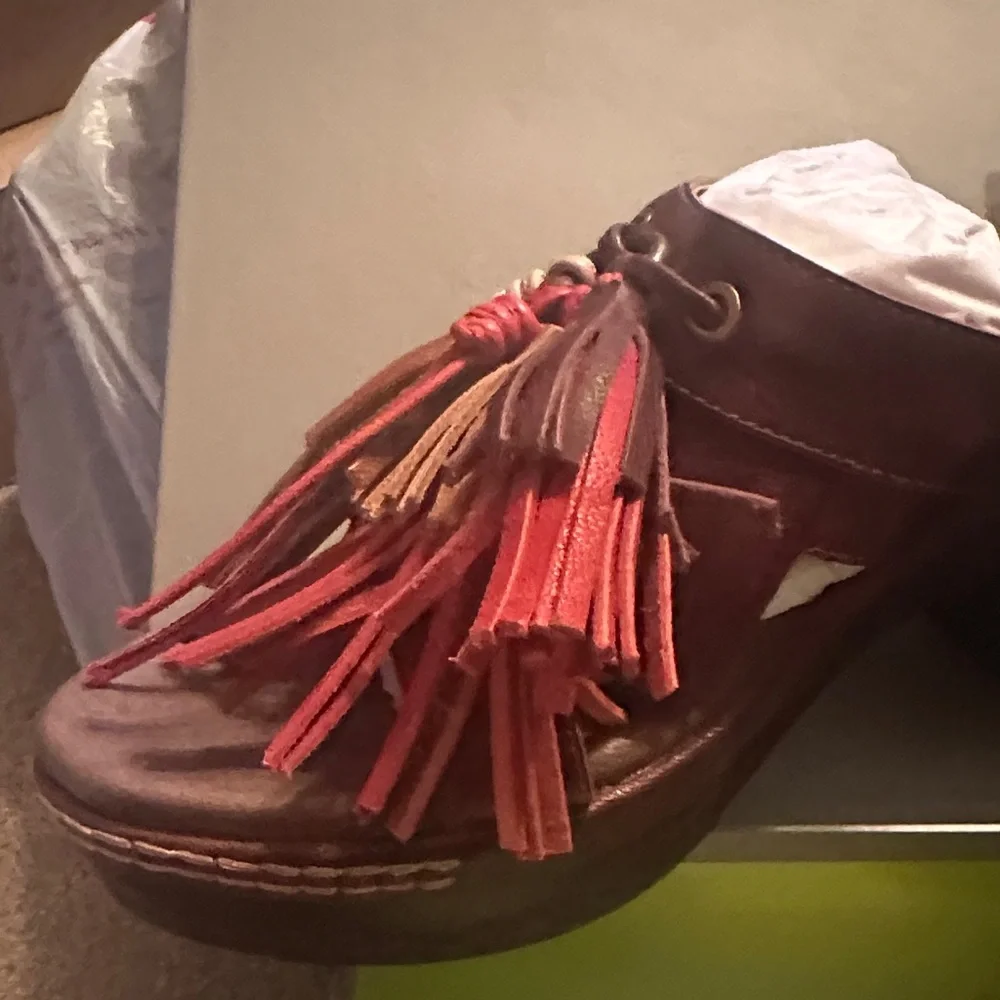 Antelope Women's Brown and Red Tassel Mules - Picture 2 of 5
